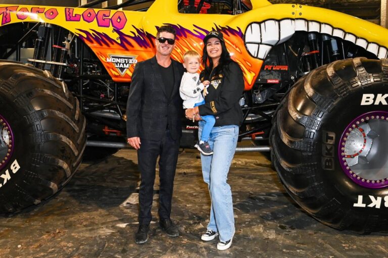 feature Robin Thicke Isnt Pushing Son Julian to Follow in His Footsteps