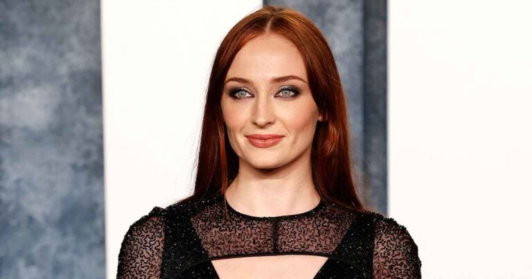 Sophie Turner Says Its Such a Struggle to be a Single Mother 01 2024