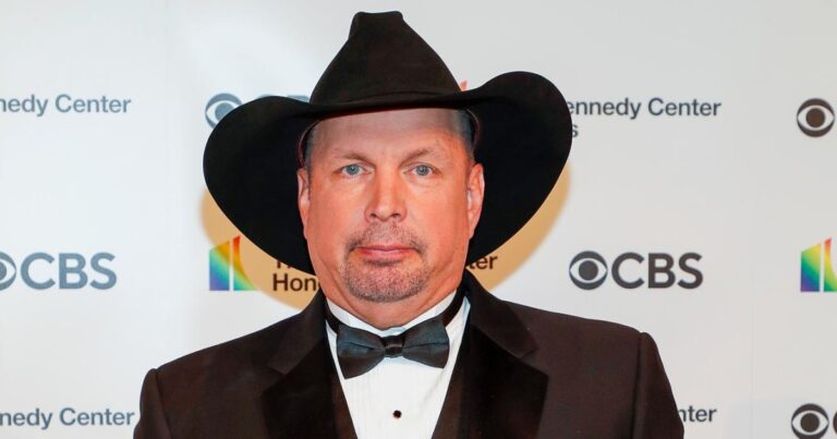 Garth Brooks Accused of Sexual Assault and Battery by Hairstylist 082