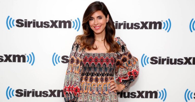 Jamie Lynn Sigler Is on a Milk Cleanse Only Drinks Whole Milk and Thats It 01 2024