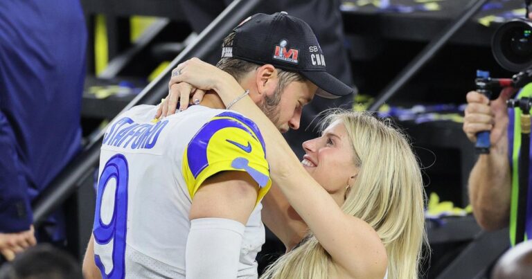 Kelly Stafford Roasts Matthew Stafford About Opposing Cheerleaders You Sneak a Peek 531