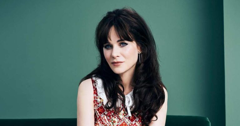 Zooey Deschanel Says It Feels Narcissistic to Watch Herself in Elf Even During Christmas 1