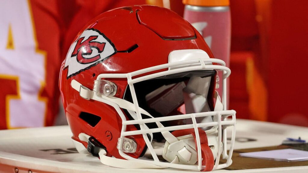 chiefs helmet getty