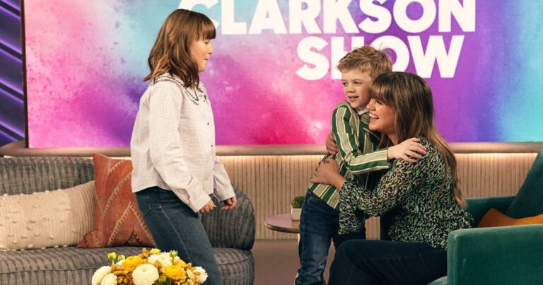 kelly clarksons kids river and remy are all grown up during adorable talk show interview 01